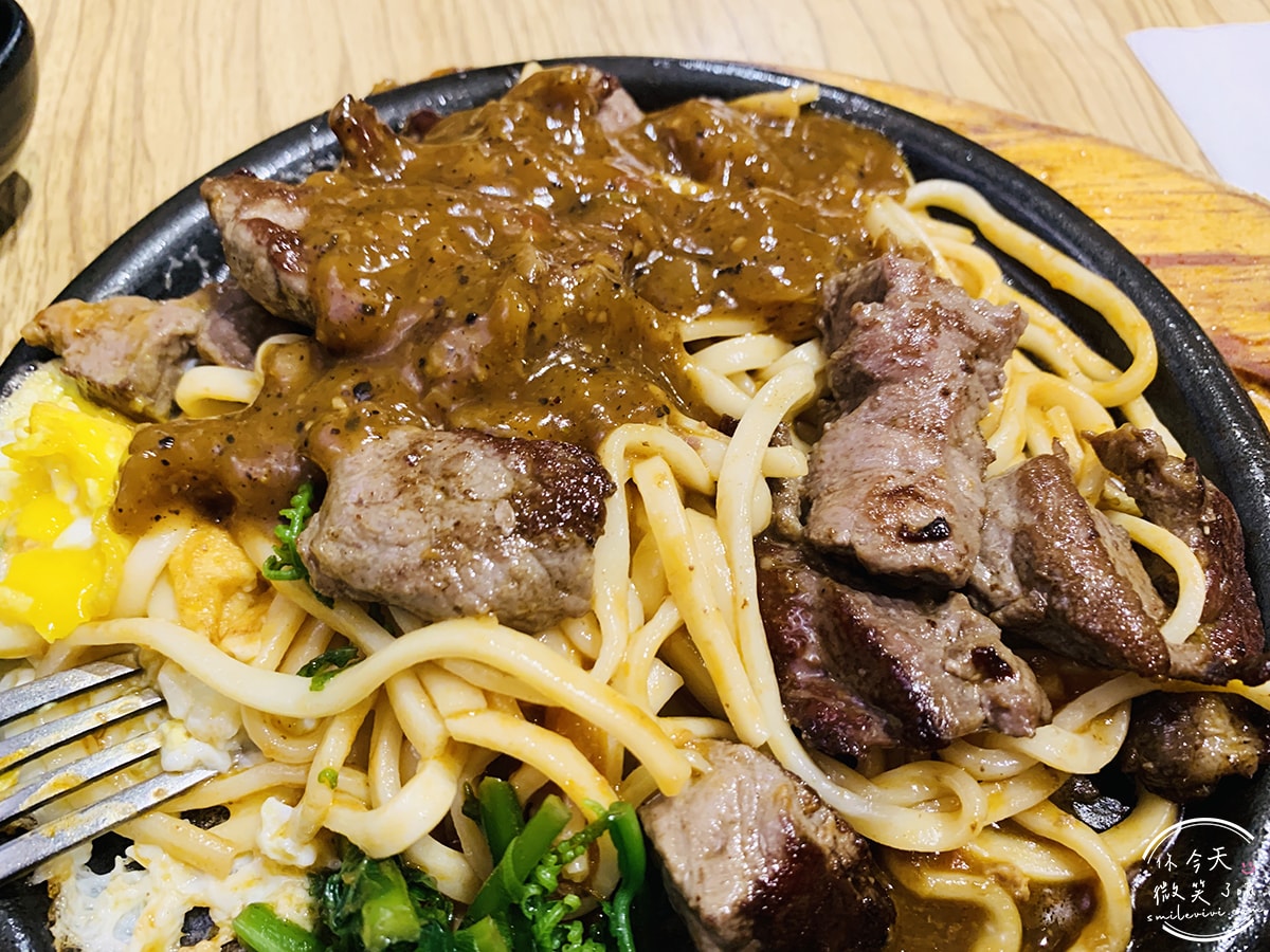 大港參貳牛排館∥愛香菜的人注意!!鹽埕美食新亮點!!大港參貳牛排館最新菜單︱飲料、湯品無限暢飲,還有咖哩飯可以吃︱個人排餐,可加蔥花、香菜、起司︱高雄鹽埕餐廳 - 第28張圖