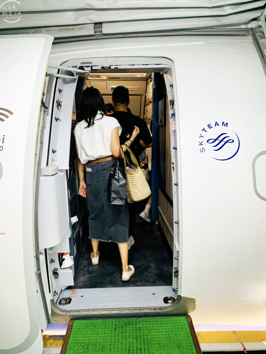 華航CI176商務艙∥A321neo機型、高雄直飛關西大阪奢華享受,中華航空商務艙︱華航聯手東京名店燈燈庵,JIA聯名設計餐具,華航商務艙飛行體驗,高雄直飛大阪心得︱高雄飛行體驗 - 第11張圖