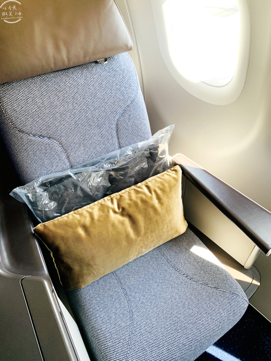 華航CI176商務艙∥A321neo機型、高雄直飛關西大阪奢華享受,中華航空商務艙︱華航聯手東京名店燈燈庵,JIA聯名設計餐具,華航商務艙飛行體驗,高雄直飛大阪心得︱高雄飛行體驗 - 第15張圖
