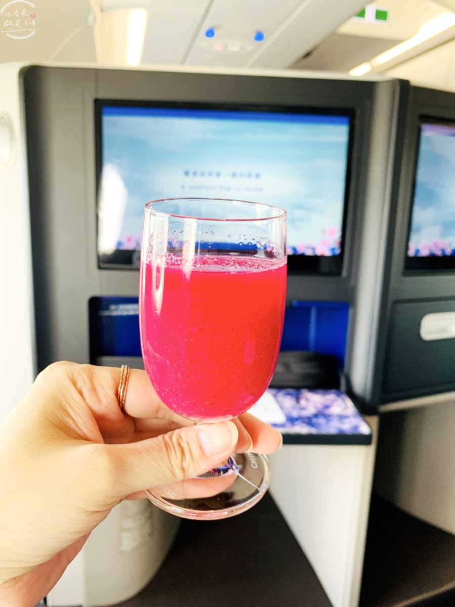 華航CI176商務艙∥A321neo機型、高雄直飛關西大阪奢華享受,中華航空商務艙︱華航聯手東京名店燈燈庵,JIA聯名設計餐具,華航商務艙飛行體驗,高雄直飛大阪心得︱高雄飛行體驗 - 第18張圖