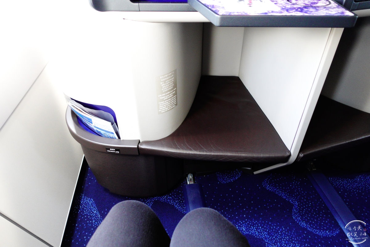 華航CI176商務艙∥A321neo機型、高雄直飛關西大阪奢華享受,中華航空商務艙︱華航聯手東京名店燈燈庵,JIA聯名設計餐具,華航商務艙飛行體驗,高雄直飛大阪心得︱高雄飛行體驗 - 第20張圖