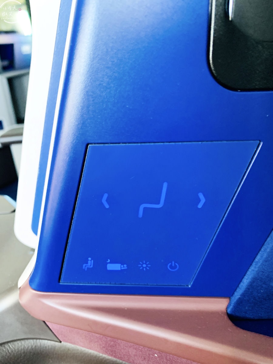華航CI176商務艙∥A321neo機型、高雄直飛關西大阪奢華享受,中華航空商務艙︱華航聯手東京名店燈燈庵,JIA聯名設計餐具,華航商務艙飛行體驗,高雄直飛大阪心得︱高雄飛行體驗 - 第34張圖
