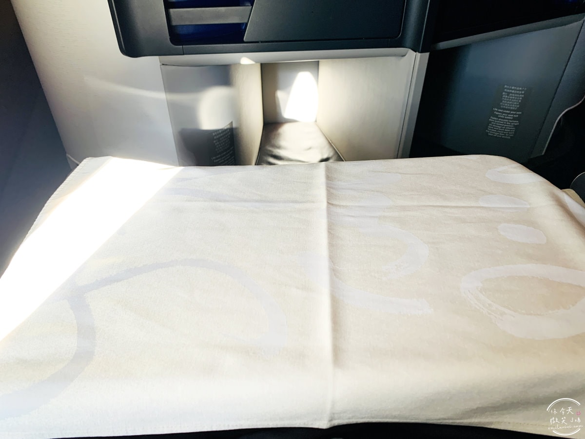 華航CI176商務艙∥A321neo機型、高雄直飛關西大阪奢華享受,中華航空商務艙︱華航聯手東京名店燈燈庵,JIA聯名設計餐具,華航商務艙飛行體驗,高雄直飛大阪心得︱高雄飛行體驗 - 第38張圖