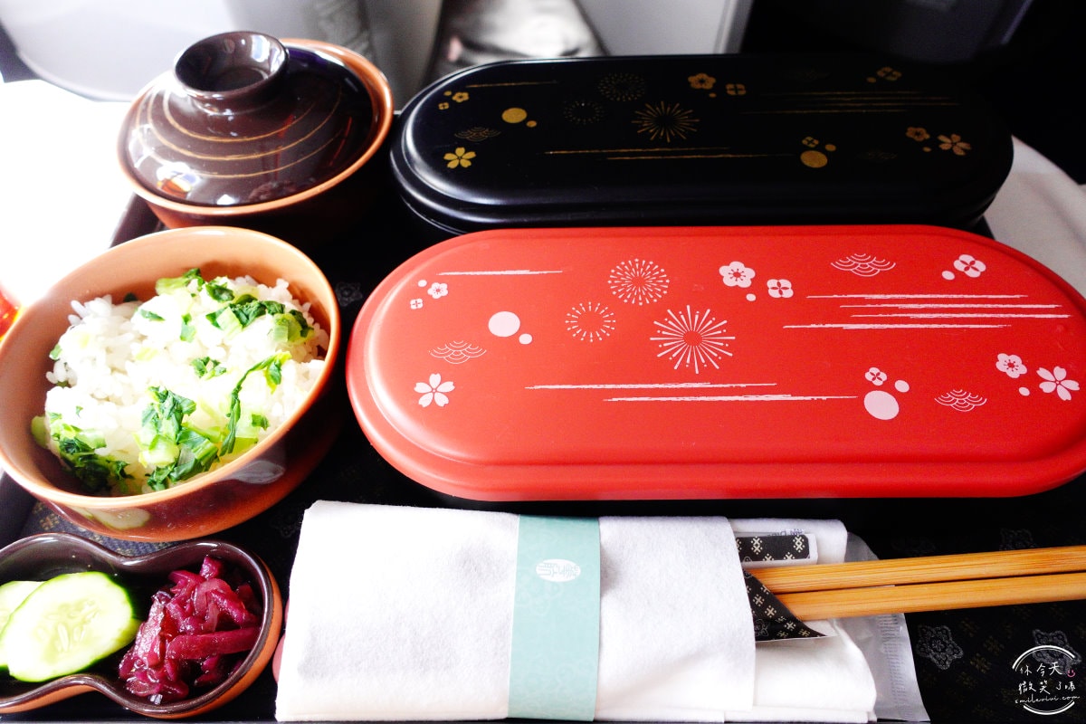 華航CI176商務艙∥A321neo機型、高雄直飛關西大阪奢華享受,中華航空商務艙︱華航聯手東京名店燈燈庵,JIA聯名設計餐具,華航商務艙飛行體驗,高雄直飛大阪心得︱高雄飛行體驗 - 第41張圖
