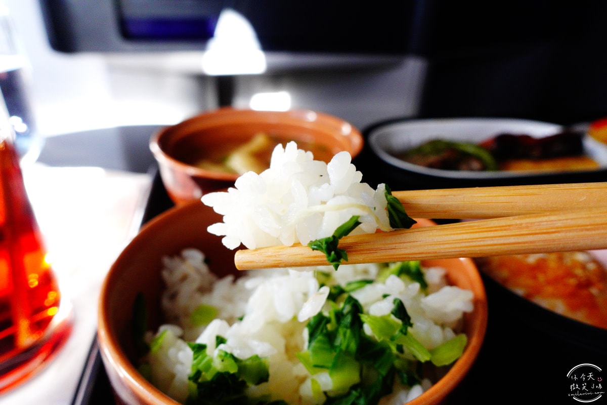 華航CI176商務艙∥A321neo機型、高雄直飛關西大阪奢華享受,中華航空商務艙︱華航聯手東京名店燈燈庵,JIA聯名設計餐具,華航商務艙飛行體驗,高雄直飛大阪心得︱高雄飛行體驗 - 第54張圖