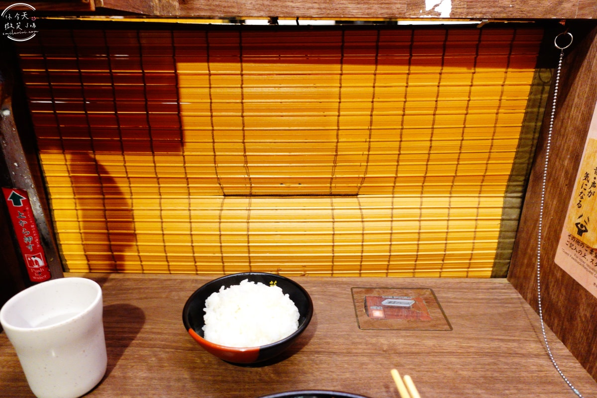 一蘭拉麵三宮店∥神戶一蘭三宮店拉麵迷必訪!極致濃厚豚骨湯頭︱夜貓子最愛的拉麵殿堂,開到凌晨4點消夜必吃︱感受純粹的美味,日本拉麵必吃一蘭 - 第18張圖