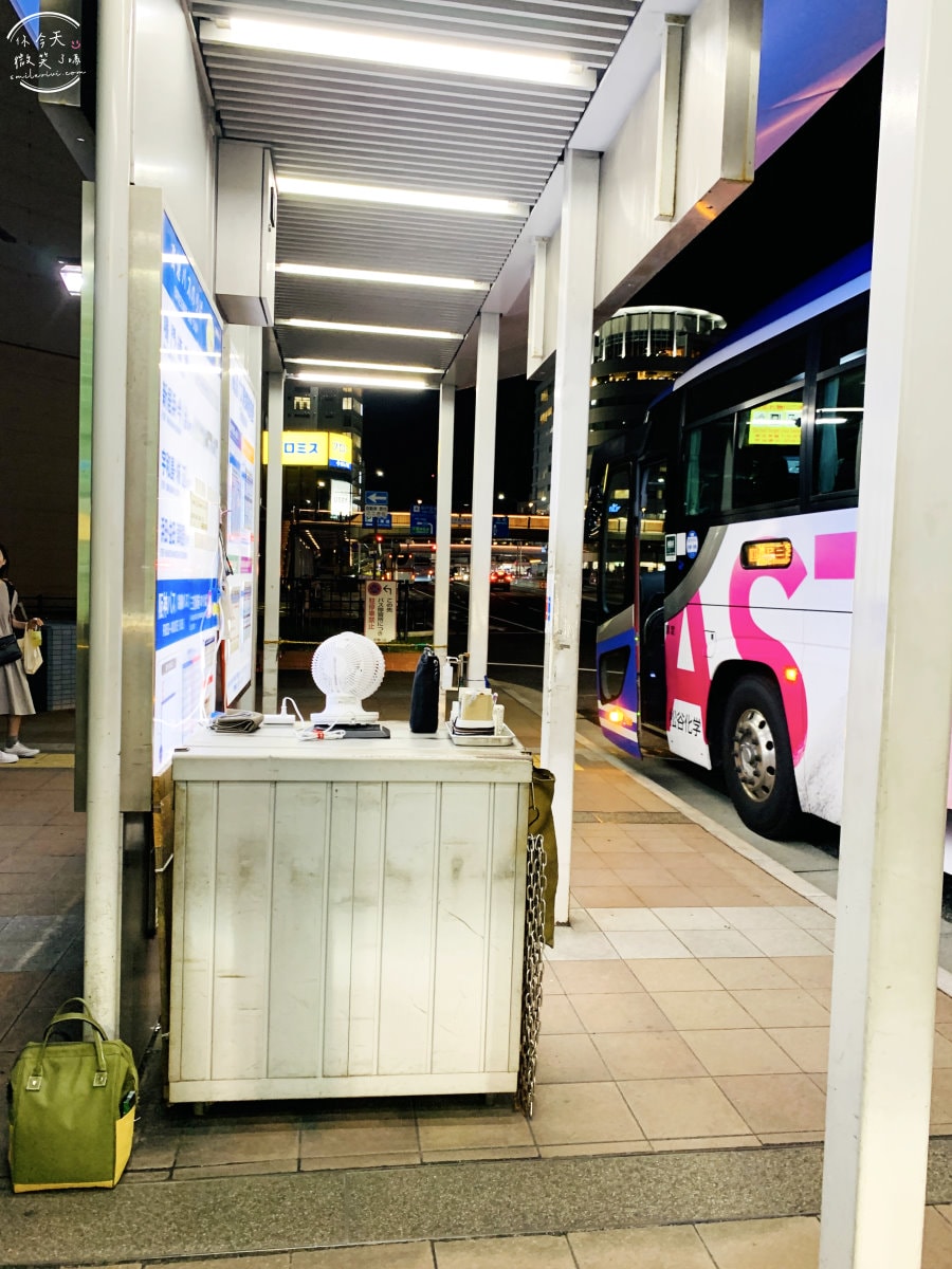 關西機場巴士∥關西機場到神戶三宮,關西機場高速巴士直達班車到神戶三宮,只要65分鐘抵達︱六號乘車處搭乘,20分鐘一班車,單程2200円︱大阪到神戶三宮交通 - 第19張圖