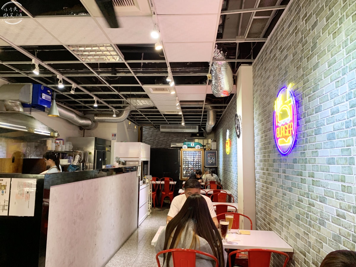 耶蔬蔬食美式餐廳∥高雄素食餐廳,六合路上,素食界麥當勞︱肉食者也愛上的素食天堂,義大利麵、燉飯、漢堡、薯條都是素!只收現金,高雄耶蔬帶來素食餐點新體驗 - 第3張圖