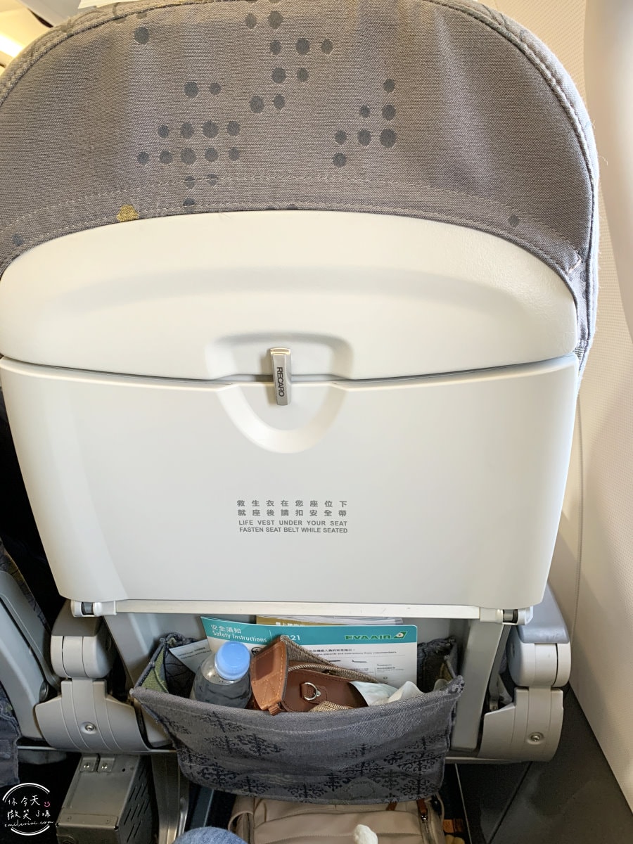 長榮BR172∥長榮航空高雄到仁川經濟艙,飛行紀錄︱兒童餐打造親子專屬美食,飛行中的小幸福︱高雄直飛仁川,長榮航空BR172機型A321 - 第10張圖