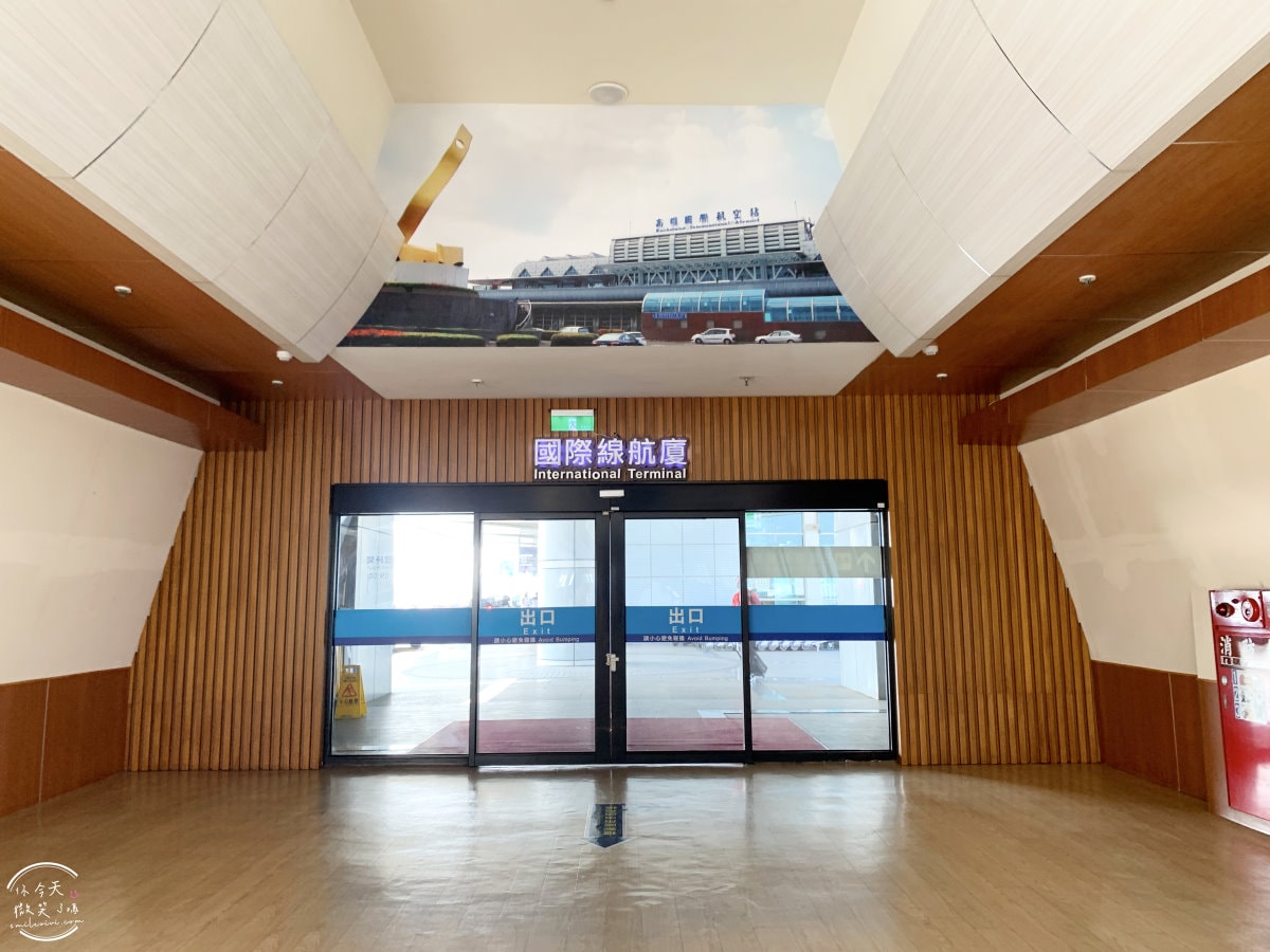 長榮BR172∥長榮航空高雄到仁川經濟艙,飛行紀錄︱兒童餐打造親子專屬美食,飛行中的小幸福︱高雄直飛仁川,長榮航空BR172機型A321 - 第2張圖