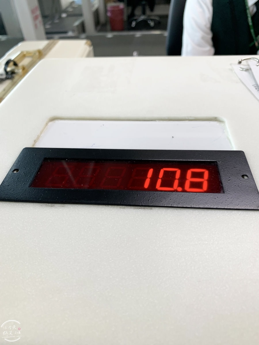 長榮BR172∥長榮航空高雄到仁川經濟艙,飛行紀錄︱兒童餐打造親子專屬美食,飛行中的小幸福︱高雄直飛仁川,長榮航空BR172機型A321 - 第3張圖