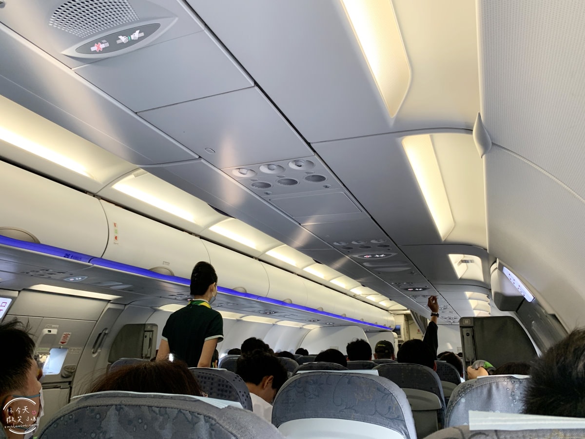長榮BR172∥長榮航空高雄到仁川經濟艙,飛行紀錄︱兒童餐打造親子專屬美食,飛行中的小幸福︱高雄直飛仁川,長榮航空BR172機型A321 - 第8張圖