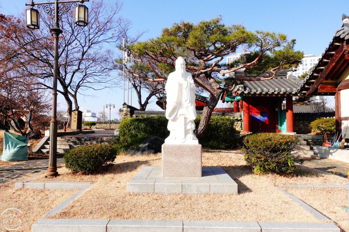 大邱免費景點∥大邱鄉校(대구향교)傳統韓屋古蹟，穿韓服拍照必來︱市中心也有傳統韓國味，古色古香超好逛︱近代胡同觀光主題路線四三德鳳山文化路︱大邱景點