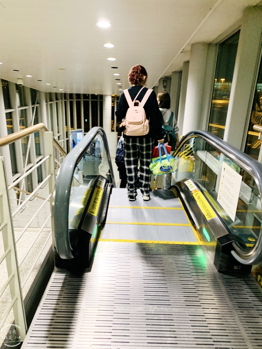 長榮BR171∥仁川飛高雄,長榮航空經濟艙飛行體驗︱長榮飛機餐海鮮特殊餐︱韓國仁川直飛高雄A321機型,仁川國際機場第一航廈 - 第10張圖