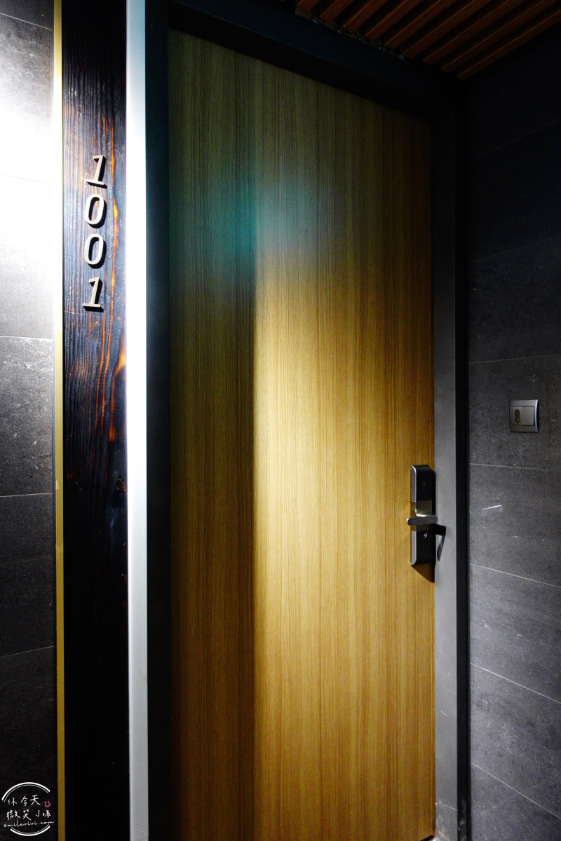 高雄行旅HOTEL LEISURE Kaohsiung∥前金捷運站旁的時尚住宿,13樓網美餐廳打卡必拍!一大床房型、早餐、HAPPY HOUR點心吧分享︱高雄捷運站住宿推薦 - 第12張圖