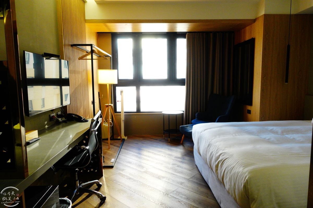 高雄行旅HOTEL LEISURE Kaohsiung∥前金捷運站旁的時尚住宿,13樓網美餐廳打卡必拍!一大床房型、早餐、HAPPY HOUR點心吧分享︱高雄捷運站住宿推薦 - 第13張圖
