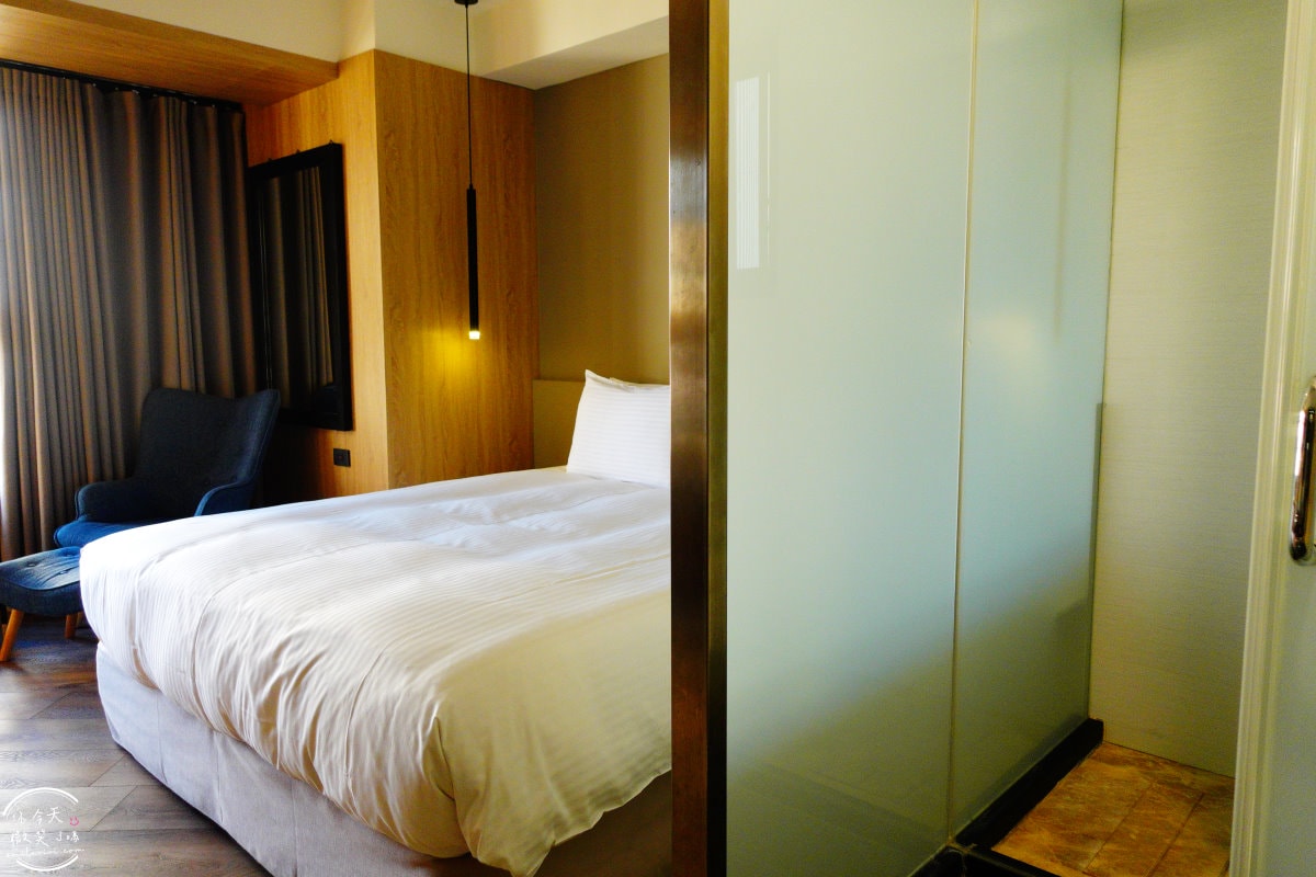 高雄行旅HOTEL LEISURE Kaohsiung∥前金捷運站旁的時尚住宿,13樓網美餐廳打卡必拍!一大床房型、早餐、HAPPY HOUR點心吧分享︱高雄捷運站住宿推薦 - 第14張圖