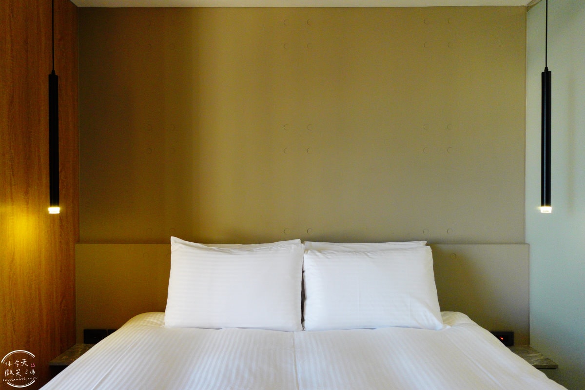 高雄行旅HOTEL LEISURE Kaohsiung∥前金捷運站旁的時尚住宿,13樓網美餐廳打卡必拍!一大床房型、早餐、HAPPY HOUR點心吧分享︱高雄捷運站住宿推薦 - 第19張圖
