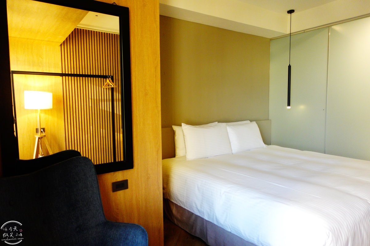 高雄行旅HOTEL LEISURE Kaohsiung∥前金捷運站旁的時尚住宿,13樓網美餐廳打卡必拍!一大床房型、早餐、HAPPY HOUR點心吧分享︱高雄捷運站住宿推薦 - 第20張圖