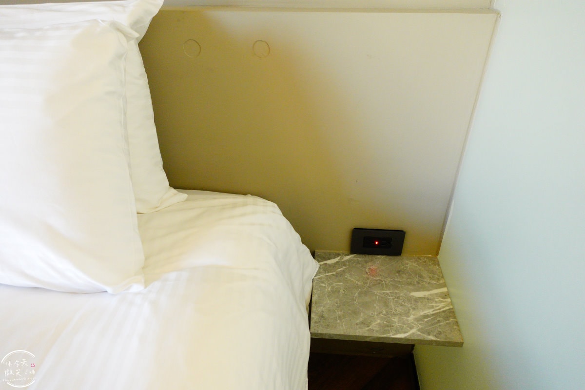 高雄行旅HOTEL LEISURE Kaohsiung∥前金捷運站旁的時尚住宿,13樓網美餐廳打卡必拍!一大床房型、早餐、HAPPY HOUR點心吧分享︱高雄捷運站住宿推薦 - 第17張圖