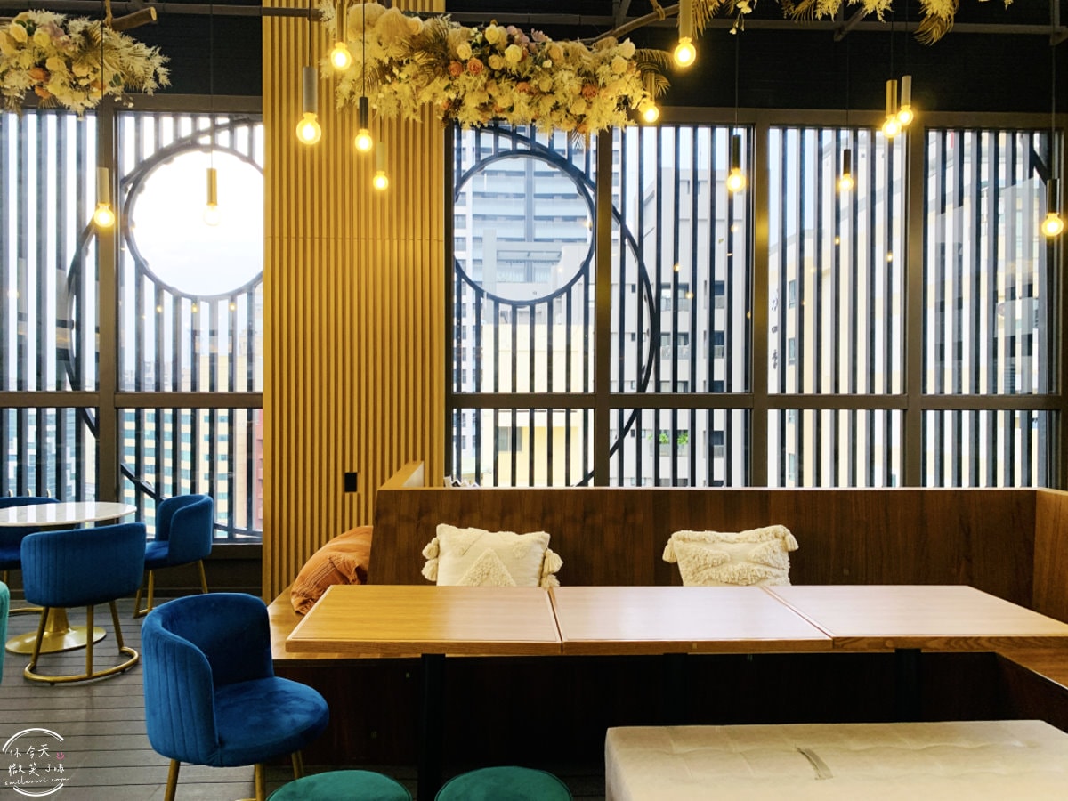 高雄行旅HOTEL LEISURE Kaohsiung∥前金捷運站旁的時尚住宿,13樓網美餐廳打卡必拍!一大床房型、早餐、HAPPY HOUR點心吧分享︱高雄捷運站住宿推薦 - 第34張圖