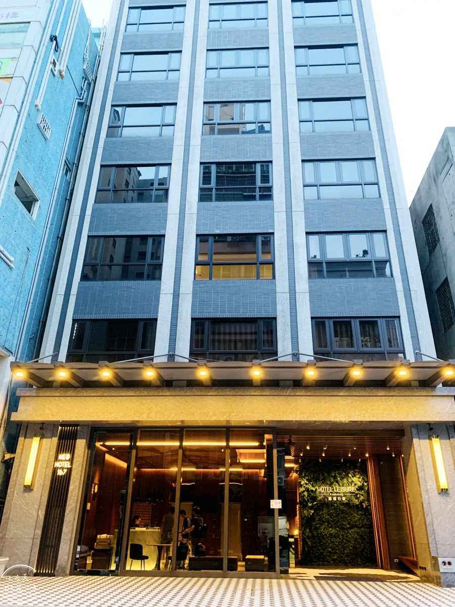 高雄行旅HOTEL LEISURE Kaohsiung∥前金捷運站旁的時尚住宿,13樓網美餐廳打卡必拍!一大床房型、早餐、HAPPY HOUR點心吧分享︱高雄捷運站住宿推薦 - 第57張圖