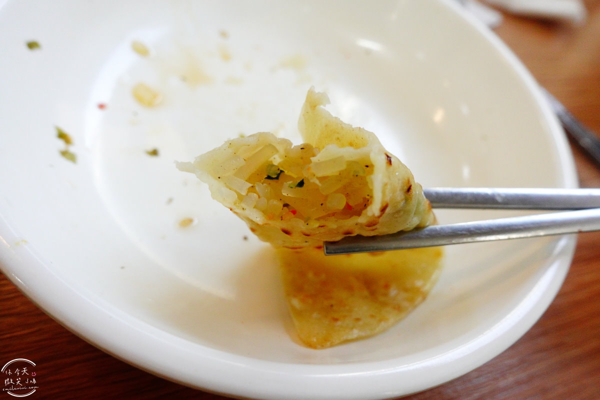 大邱南門薄餃子(남문납작만두)∥品嚐大邱10味代表,南門市場薄餃子非吃不可︱薄餃子(납작만두)、煎餃(꾼만두)、烏冬麵(우동)︱在地人推薦,大邱排隊美食餐廳 - 第12張圖