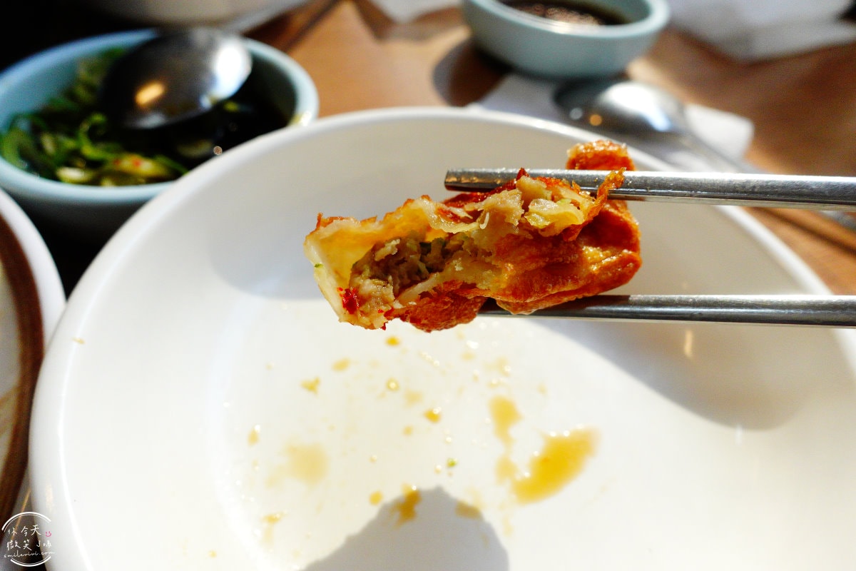 大邱南門薄餃子(남문납작만두)∥品嚐大邱10味代表,南門市場薄餃子非吃不可︱薄餃子(납작만두)、煎餃(꾼만두)、烏冬麵(우동)︱在地人推薦,大邱排隊美食餐廳 - 第16張圖