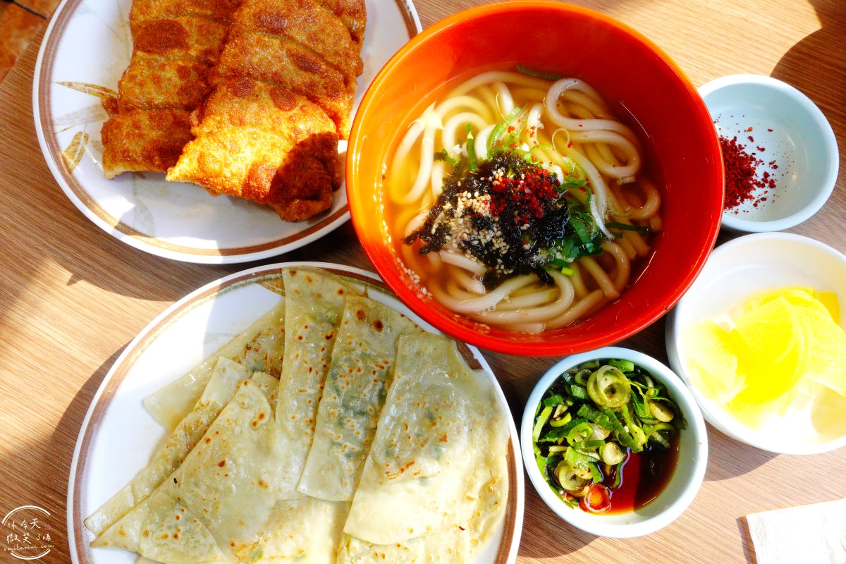 大邱南門薄餃子(남문납작만두)∥品嚐大邱10味代表,南門市場薄餃子非吃不可︱薄餃子(납작만두)、煎餃(꾼만두)、烏冬麵(우동)︱在地人推薦,大邱排隊美食餐廳 - 第20張圖
