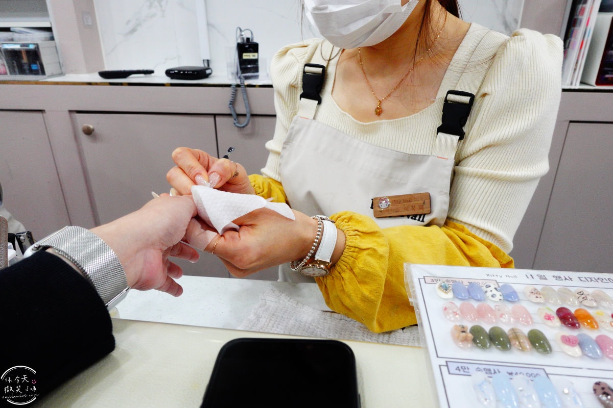 KITTY NAIL(키티네일)超值韓式美甲∥大邱半月堂店1號店,韓式精緻美甲,價格竟比台灣還便宜!︱韓式美甲,每月優惠3~4萬韓元︱韓國大邱美甲推薦,大邱東城路 - 第17張圖