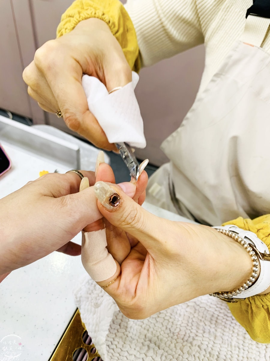 KITTY NAIL(키티네일)超值韓式美甲∥大邱半月堂店1號店,韓式精緻美甲,價格竟比台灣還便宜!︱韓式美甲,每月優惠3~4萬韓元︱韓國大邱美甲推薦,大邱東城路 - 第19張圖