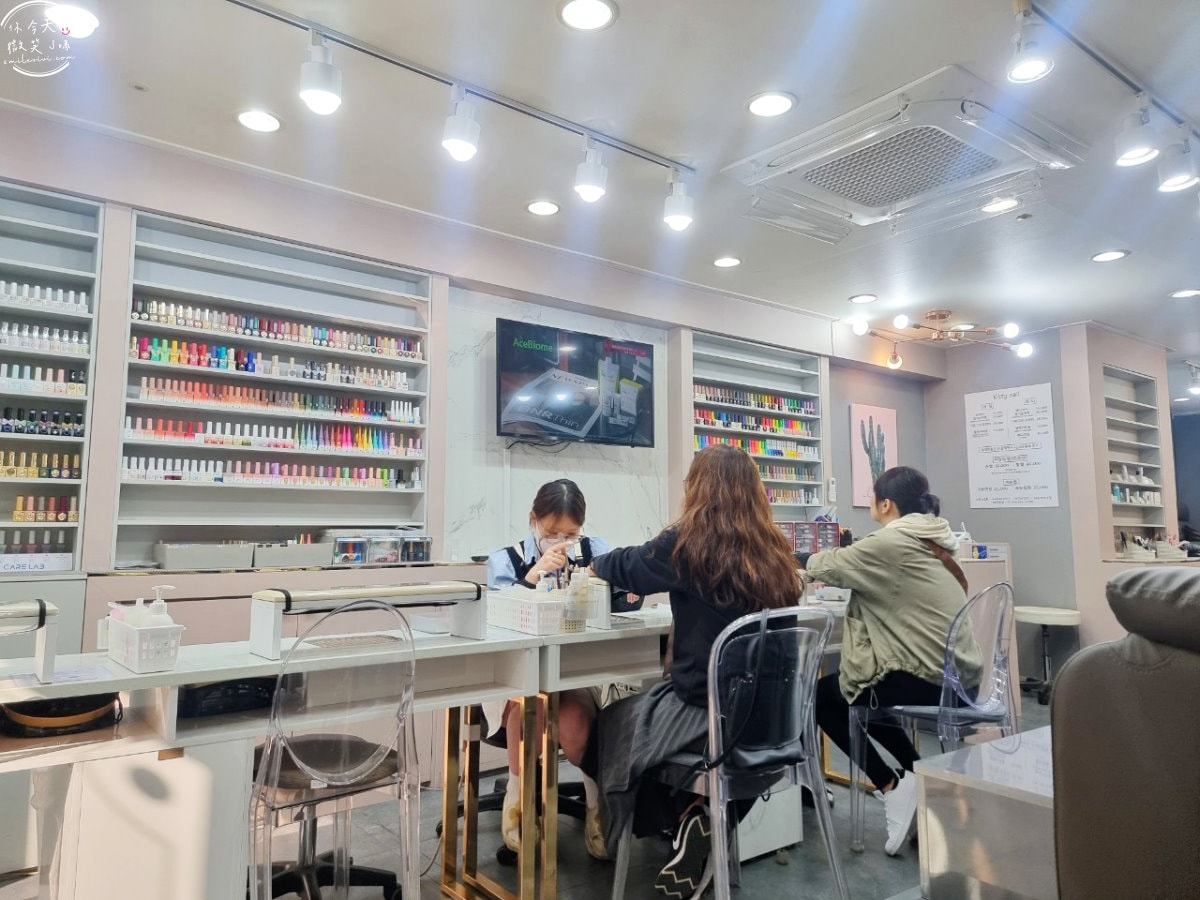 KITTY NAIL(키티네일)超值韓式美甲∥大邱半月堂店1號店,韓式精緻美甲,價格竟比台灣還便宜!︱韓式美甲,每月優惠3~4萬韓元︱韓國大邱美甲推薦,大邱東城路 - 第9張圖