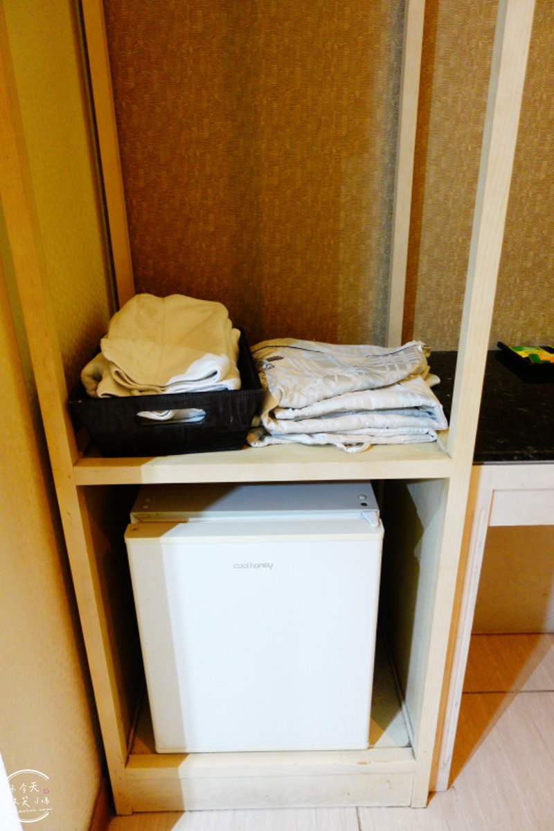 首爾永登浦平價住宿∥Boutique Hotel SB Yeouido(SB汝矣島精品酒店)一大床房型,一晚不到台幣1500︱浴缸、免治馬桶,備有停車場︱首爾地鐵附近住宿 - 第17張圖