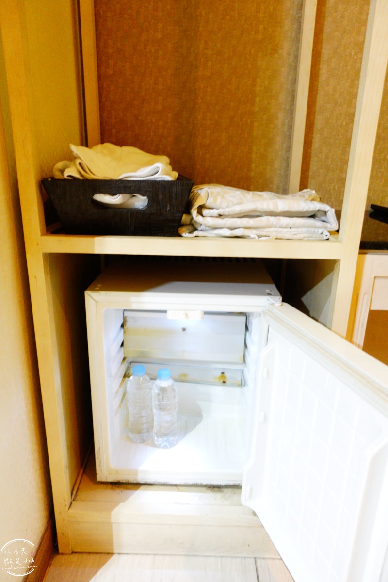 首爾永登浦平價住宿∥Boutique Hotel SB Yeouido(SB汝矣島精品酒店)一大床房型,一晚不到台幣1500︱浴缸、免治馬桶,備有停車場︱首爾地鐵附近住宿 - 第19張圖
