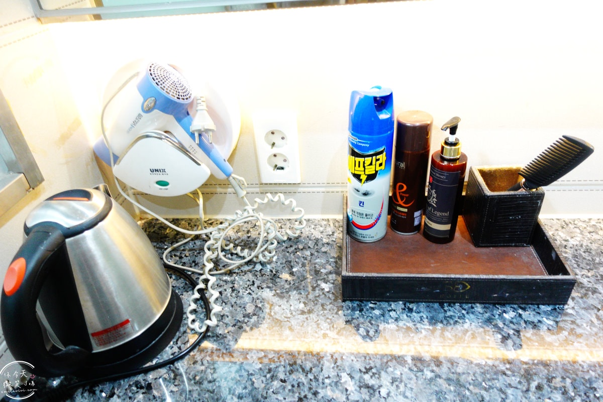 首爾永登浦平價住宿∥Boutique Hotel SB Yeouido(SB汝矣島精品酒店)一大床房型,一晚不到台幣1500︱浴缸、免治馬桶,備有停車場︱首爾地鐵附近住宿 - 第23張圖