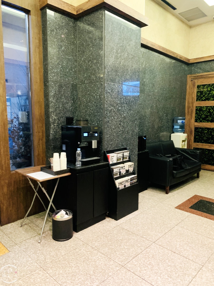 首爾永登浦平價住宿∥Boutique Hotel SB Yeouido(SB汝矣島精品酒店)一大床房型,一晚不到台幣1500︱浴缸、免治馬桶,備有停車場︱首爾地鐵附近住宿 - 第7張圖