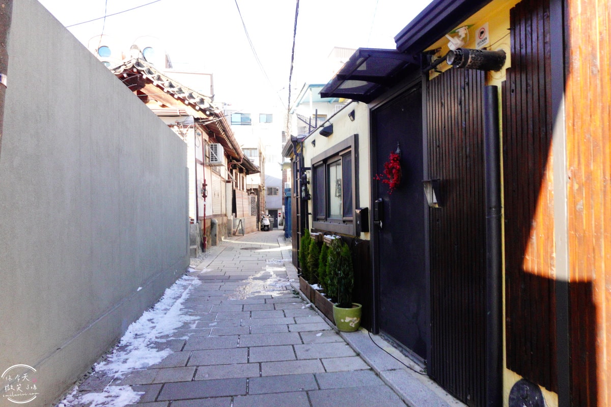漫步西村韓屋村(서촌마을)∥首爾秘境,漫遊青瓦臺西側隱藏的韓屋村︱670多戶韓屋,韓國首爾新景點 - 第9張圖