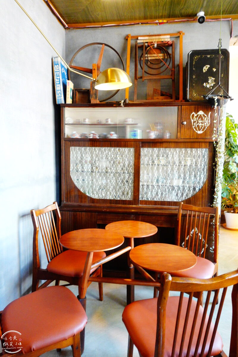 大邱咖啡廳推薦∥CAFE TRANQUILLO(카페 트란퀼로),達城公園旁|大邱西門市場2樓咖啡廳|沉浸式復古體驗,懷舊氛圍、文青必訪拍照地 - 第12張圖