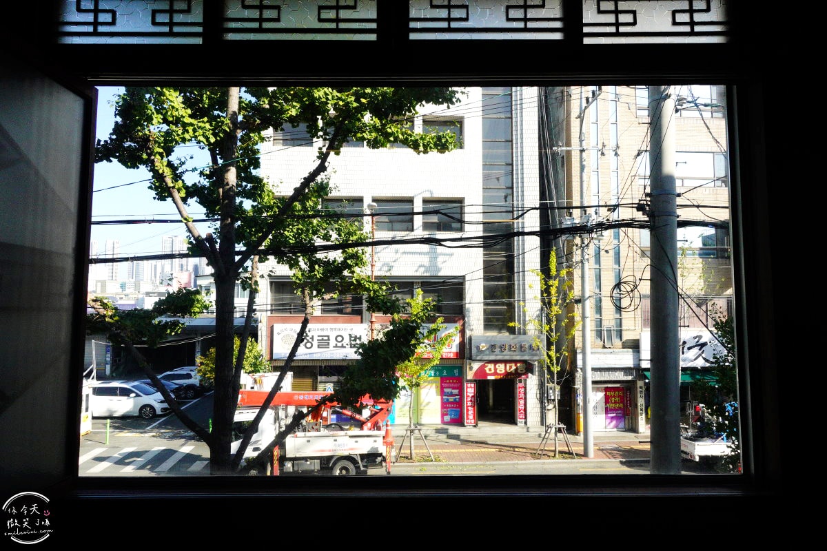 大邱咖啡廳推薦∥CAFE TRANQUILLO(카페 트란퀼로),達城公園旁|大邱西門市場2樓咖啡廳|沉浸式復古體驗,懷舊氛圍、文青必訪拍照地 - 第20張圖