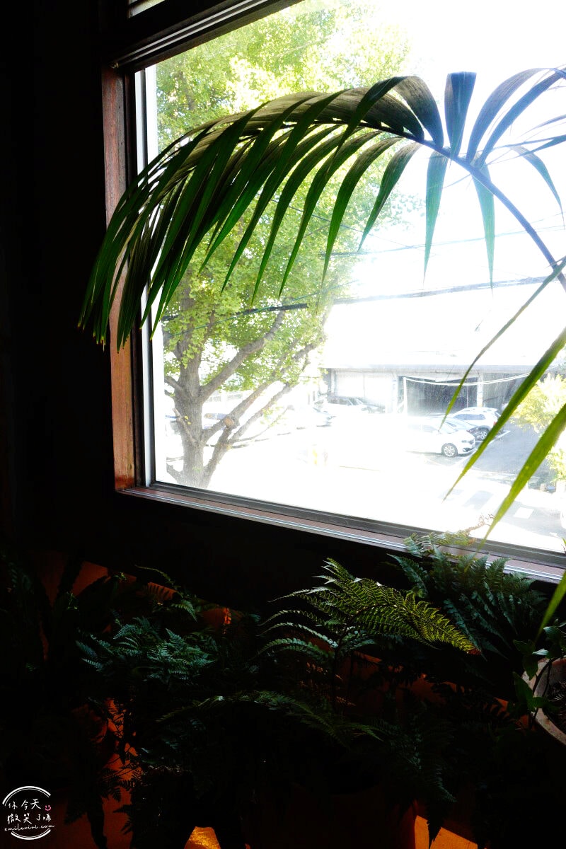 大邱咖啡廳推薦∥CAFE TRANQUILLO(카페 트란퀼로),達城公園旁|大邱西門市場2樓咖啡廳|沉浸式復古體驗,懷舊氛圍、文青必訪拍照地 - 第21張圖