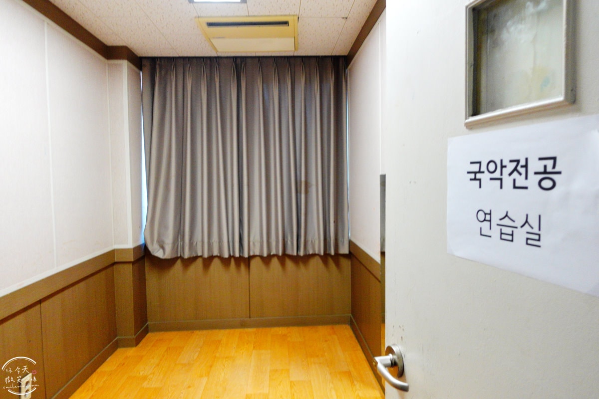 大邱嶺南大學(영남대학교)∥全韓國校區第二大,韓國總統朴正熙創立的名校︱20樓高中央圖書館、音樂系教室︱大邱地鐵景點 - 第17張圖 大邱嶺南大學