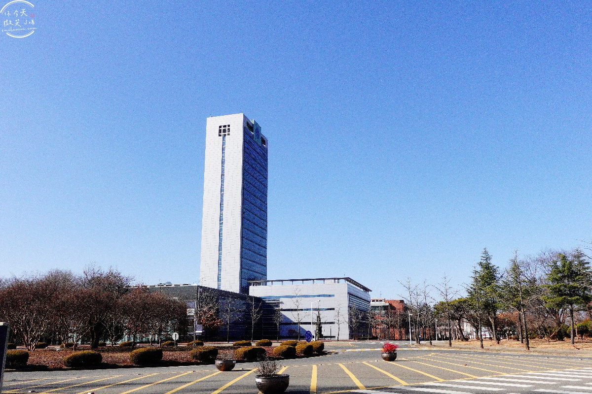 大邱嶺南大學(영남대학교)∥全韓國校區第二大,韓國總統朴正熙創立的名校︱20樓高中央圖書館、音樂系教室︱大邱地鐵景點 - 第7張圖 大邱嶺南大學