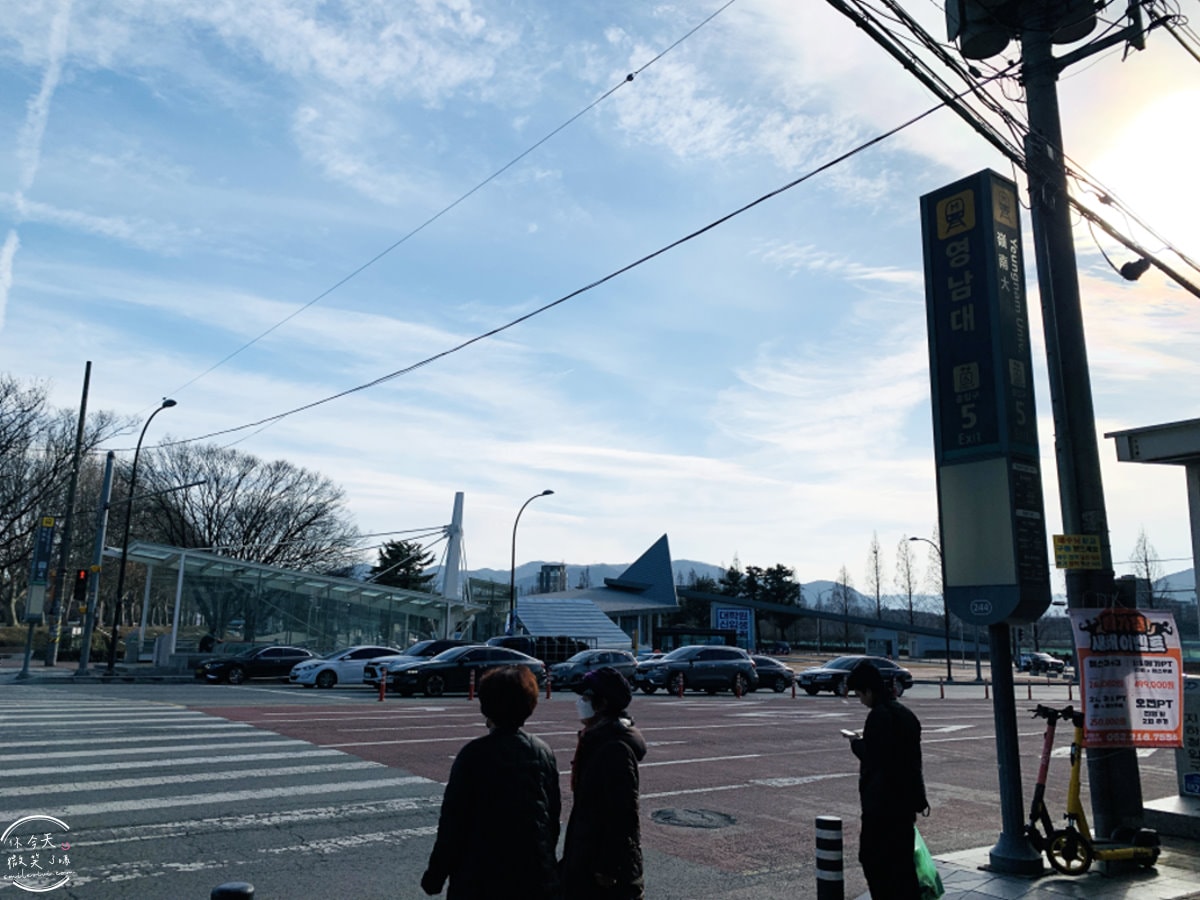 大邱嶺南大學(영남대학교)∥全韓國校區第二大,韓國總統朴正熙創立的名校︱20樓高中央圖書館、音樂系教室︱大邱地鐵景點 - 第2張圖 大邱嶺南大學