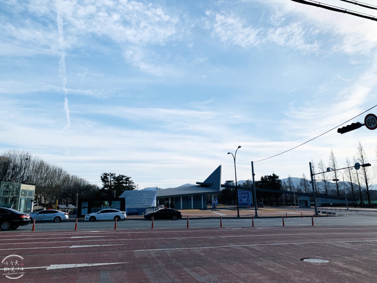 大邱嶺南大學(영남대학교)∥全韓國校區第二大,韓國總統朴正熙創立的名校︱20樓高中央圖書館、音樂系教室︱大邱地鐵景點 - 第25張圖 大邱嶺南大學