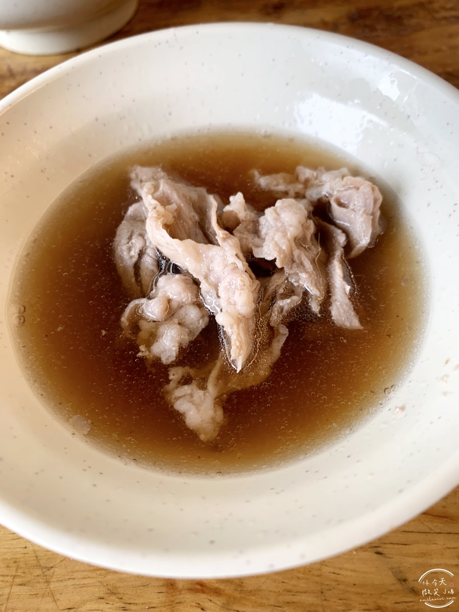 老曾羊肉∥米其林指南餐廳︱清湯羊肉、當歸羊肉湯頭,暖心又美味︱無腥味招牌炒羊肉與芥藍的絕妙搭配!︱台南小吃探店、台南餐廳 - 第9張圖