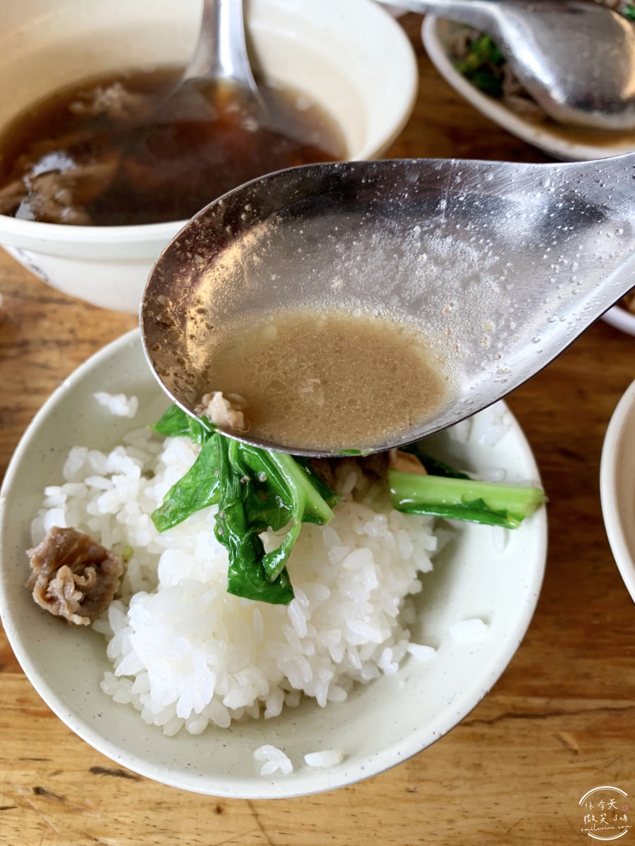 老曾羊肉∥米其林指南餐廳︱清湯羊肉、當歸羊肉湯頭,暖心又美味︱無腥味招牌炒羊肉與芥藍的絕妙搭配!︱台南小吃探店、台南餐廳 - 第17張圖