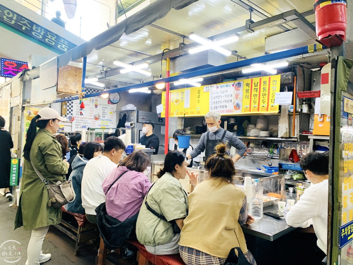 大邱金敏京性感的辣炒年糕(김민경의 섹시한떡볶이&꼬마김밥)︱西門市場(서문시장)韓國小吃︱一次品嘗兩種辣炒年糕、炸物,韓國市場小吃鯉魚餅 - 第12張圖