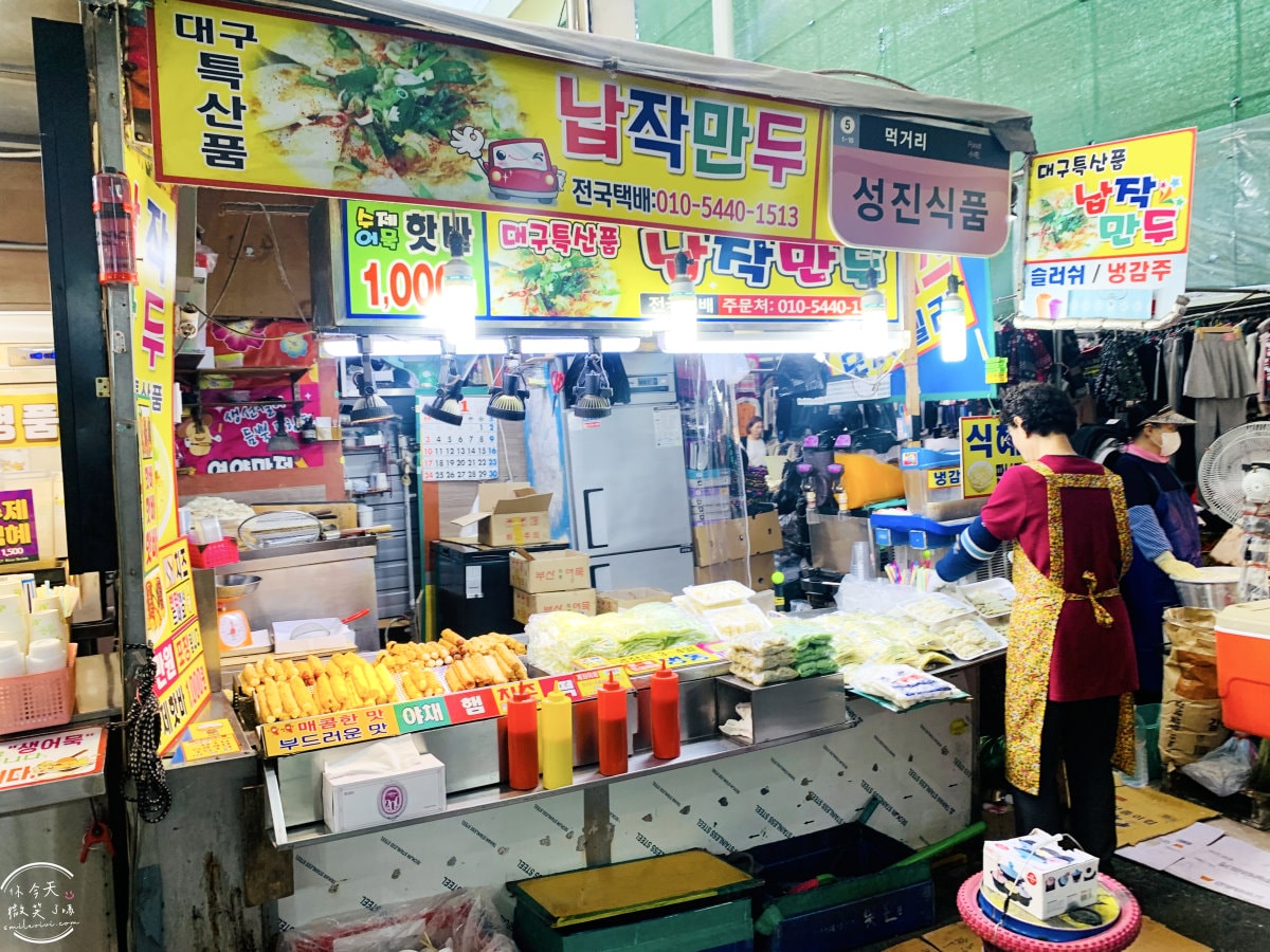 大邱金敏京性感的辣炒年糕(김민경의 섹시한떡볶이&꼬마김밥)︱西門市場(서문시장)韓國小吃︱一次品嘗兩種辣炒年糕、炸物,韓國市場小吃鯉魚餅 - 第14張圖