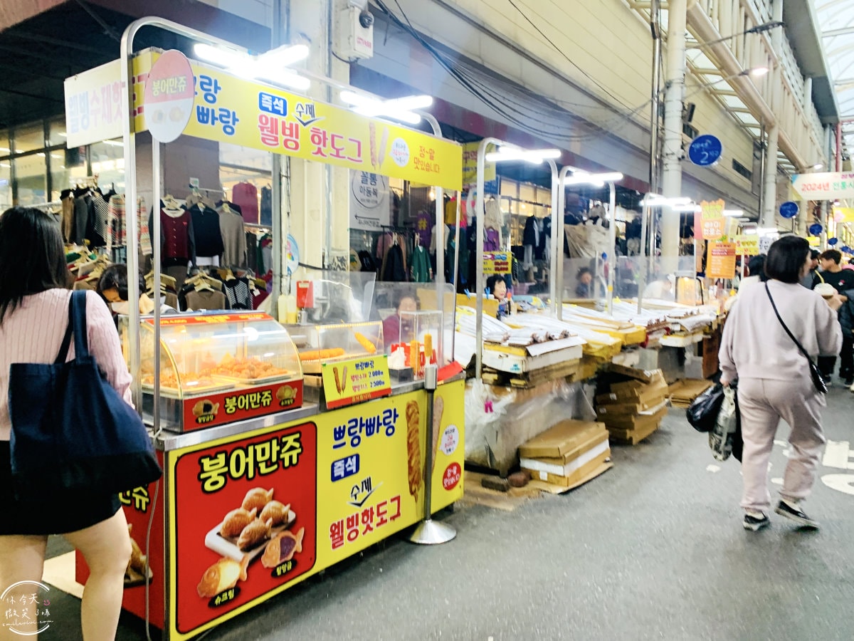大邱金敏京性感的辣炒年糕(김민경의 섹시한떡볶이&꼬마김밥)︱西門市場(서문시장)韓國小吃︱一次品嘗兩種辣炒年糕、炸物,韓國市場小吃鯉魚餅 - 第15張圖