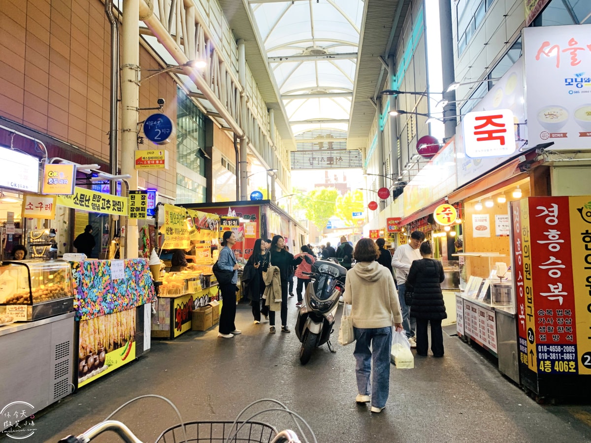 大邱金敏京性感的辣炒年糕(김민경의 섹시한떡볶이&꼬마김밥)︱西門市場(서문시장)韓國小吃︱一次品嘗兩種辣炒年糕、炸物,韓國市場小吃鯉魚餅 - 第17張圖